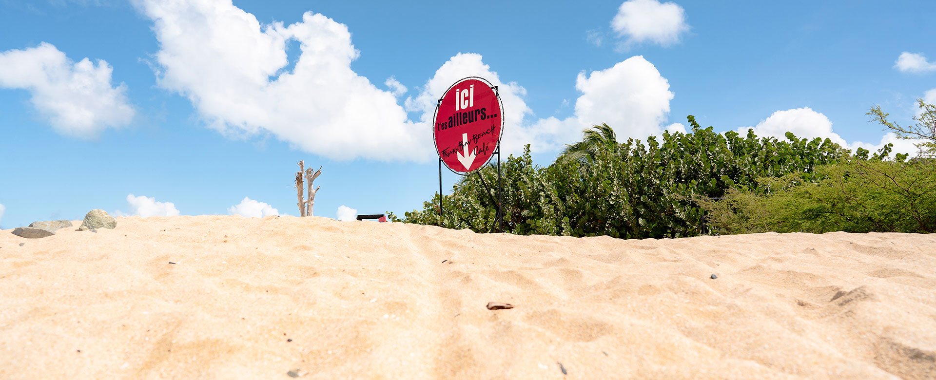 Friar's Bay Beach Café - Enseigne & Plage